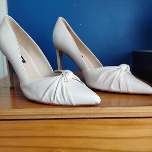 Nine West soft leather bow pumps sz 11 M